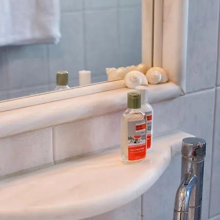 Pure White 1bd House With Amazing Sea Views In Appartement