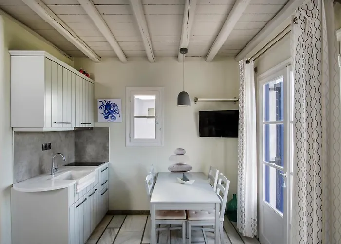 Pure White 1bd House With Amazing Sea Views In * Νάουσα